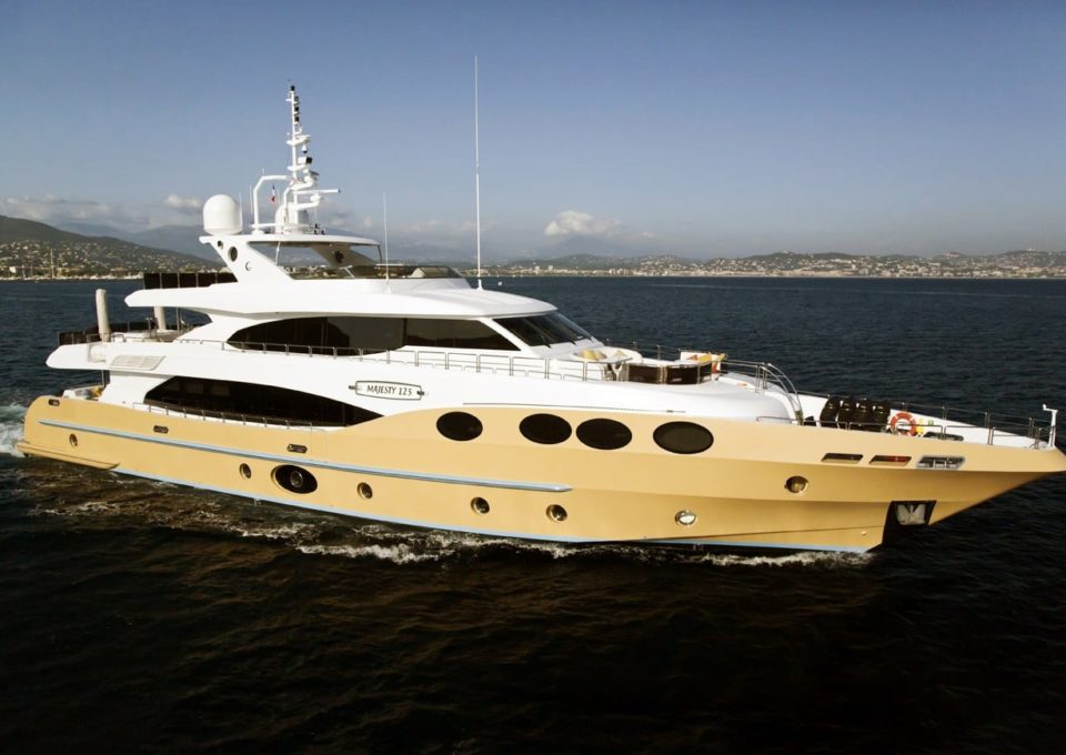 location-yacht-charter-MY-marina-wonder-Majesty