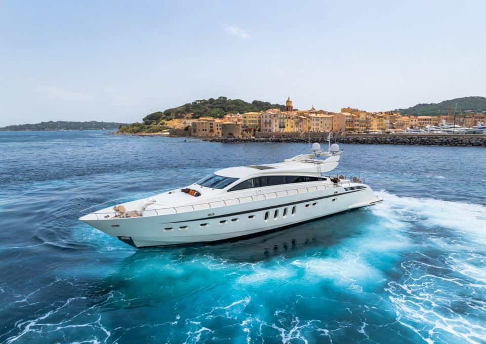 Yacht-charter-ECLAT