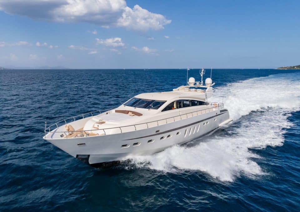 Yacht-charter-ECLAT