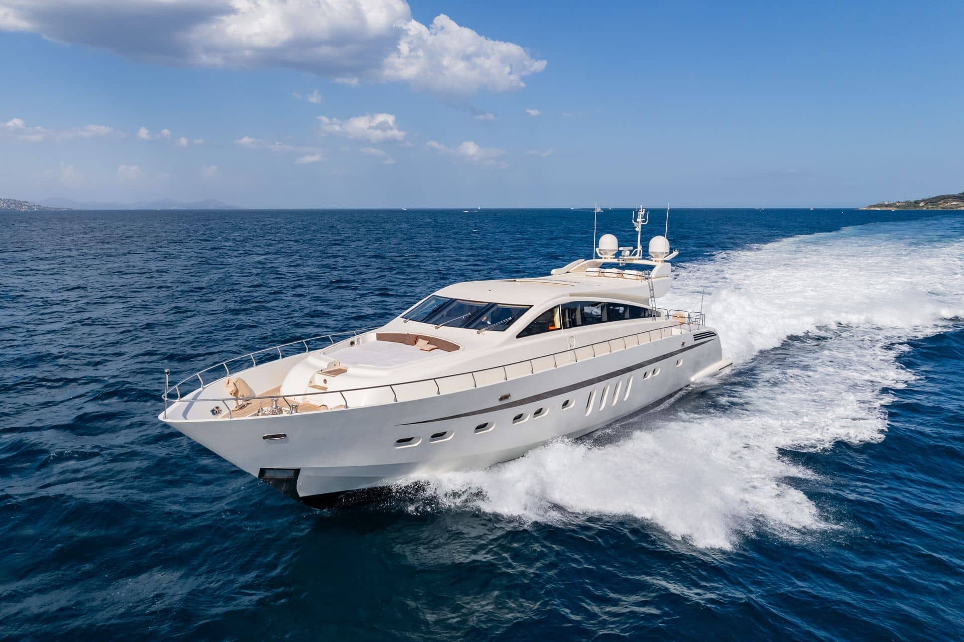 Yacht-charter-ECLAT