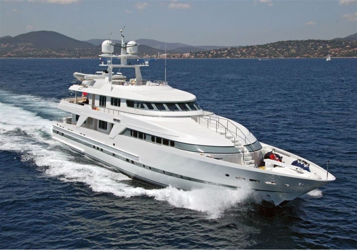 Location-Yacht-Charter-M-Y-Deep-Blue-II