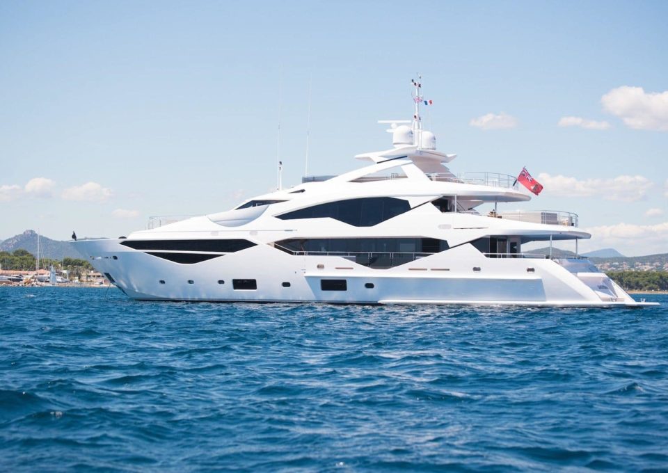 location-yacht-charter-MY-e-motion