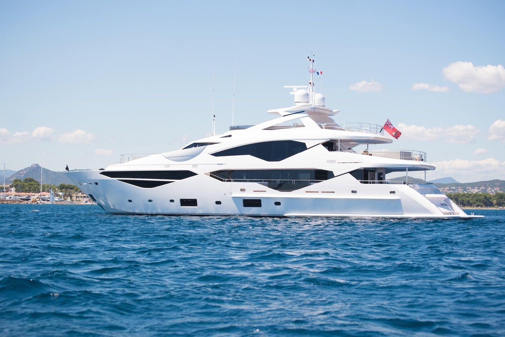 location-yacht-charter-MY-e-motion