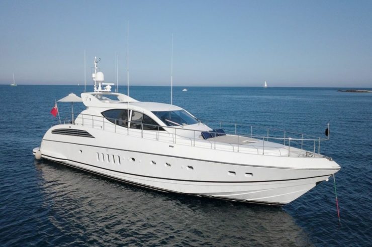 charter a yacht in nice