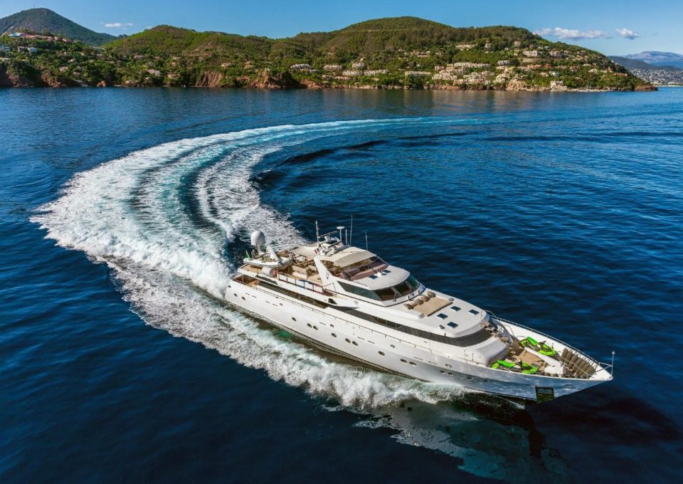 location-yacht-charter-MY-sunliner