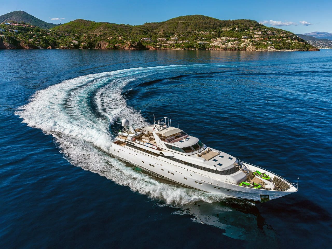 location-yacht-charter-MY-sunliner