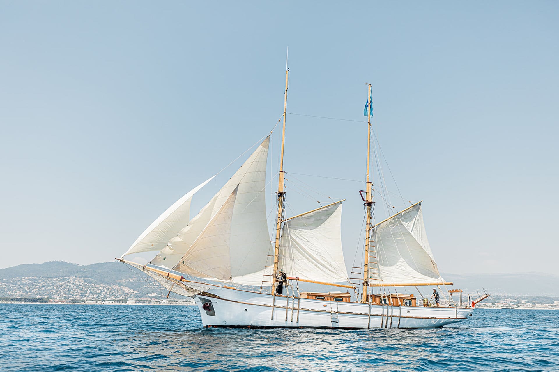 location-charter-classic-sailing-yacht-cannes