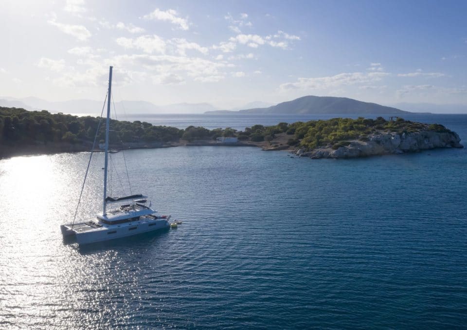 catamaran-yacht-charter-s-y-phantom-greece