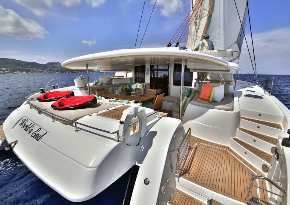 catamaran-yacht-charter-s-y-worlds-end-greece