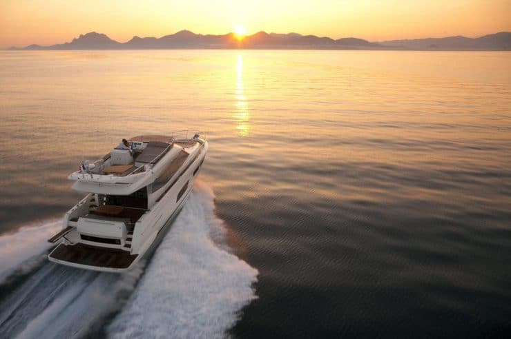 location-day-charter-rental-m-y-prestige-550-fly-cannes