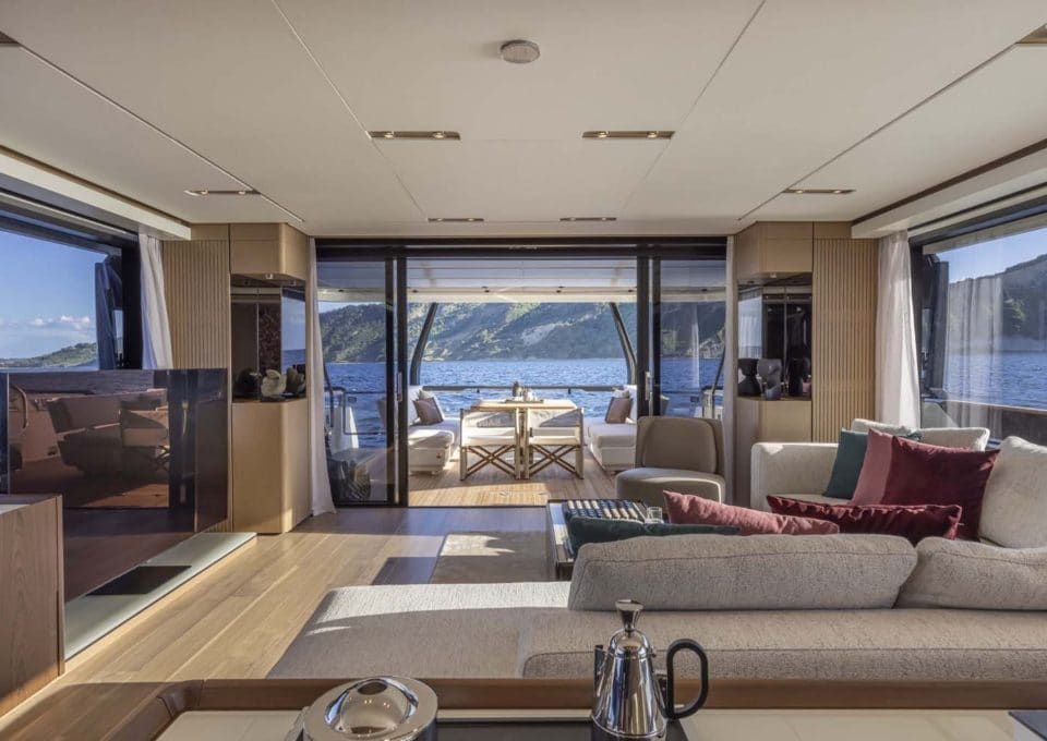 Yacht-charter-MY-EPIC-St-Tropez-French-Riviera-SOF-Cogolin_6