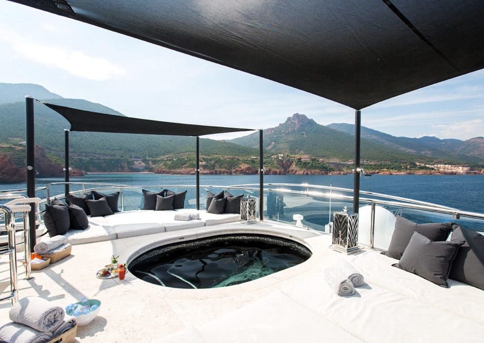 Yacht-charter-MY-silver-angel (1)