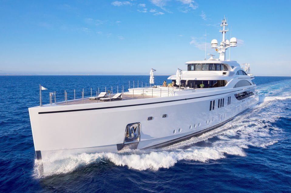 Yacht-Charter-M-Y-Soundwave