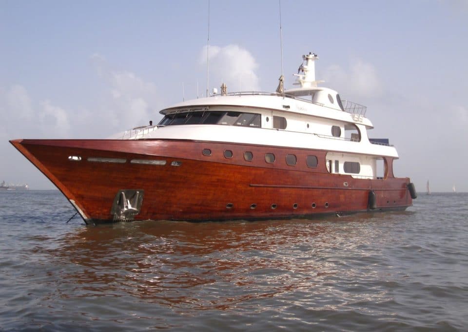 M/Y ASHENA | Arthaud Yachting