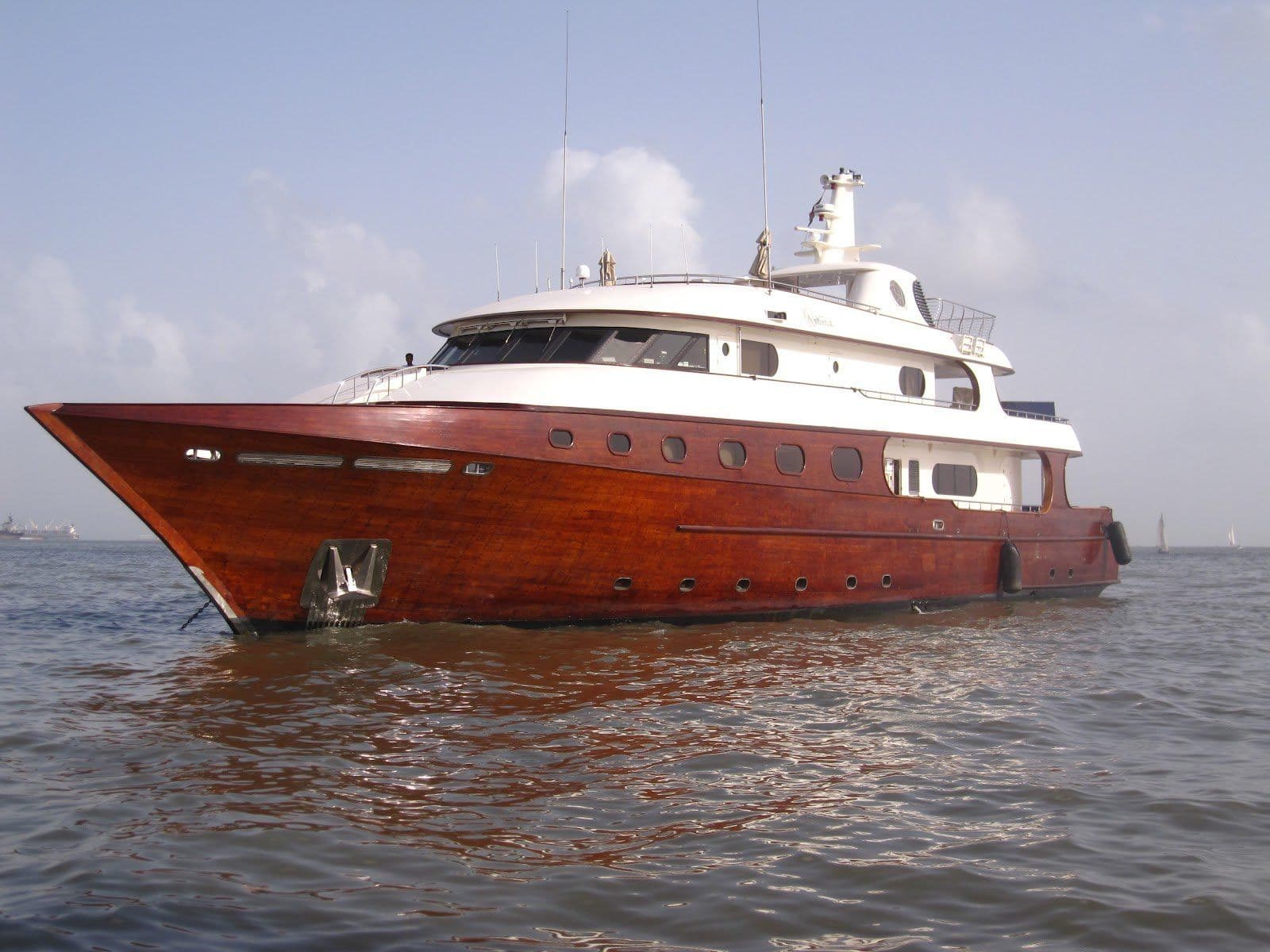 M/Y ASHENA | Arthaud Yachting