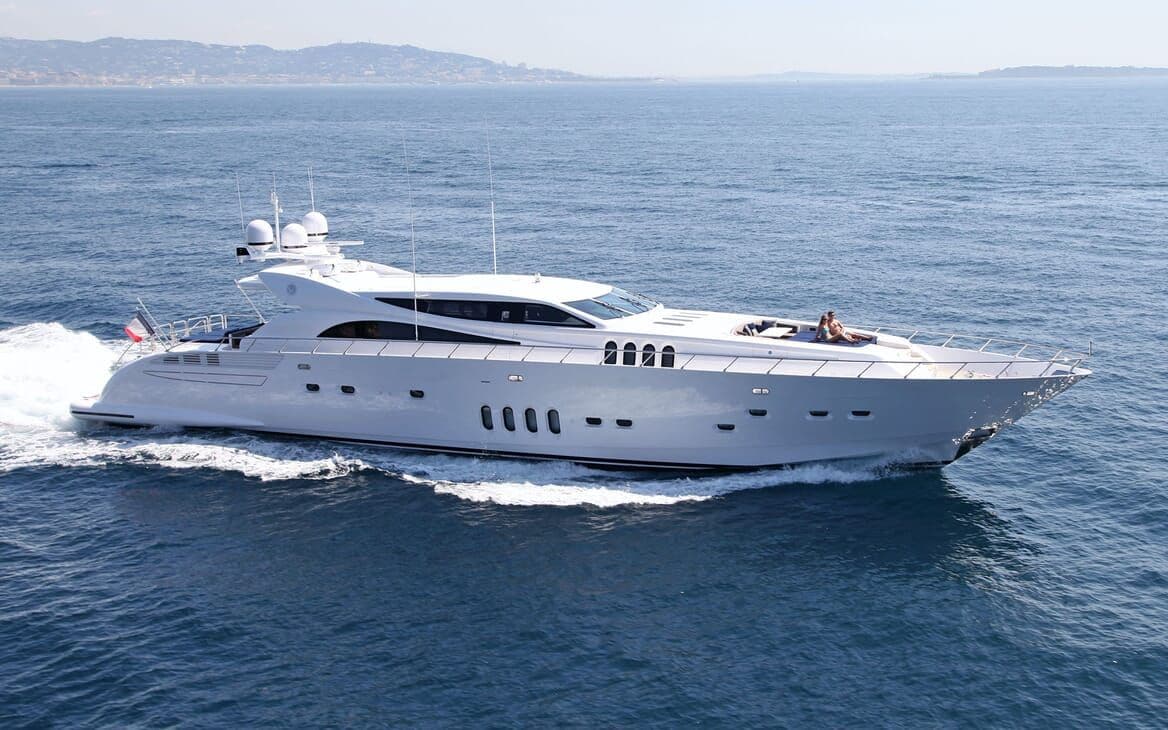 Yacht-charter-M-Y-phoenician