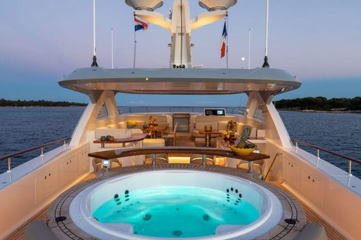 location-yacht-charter-m-y-mana-I