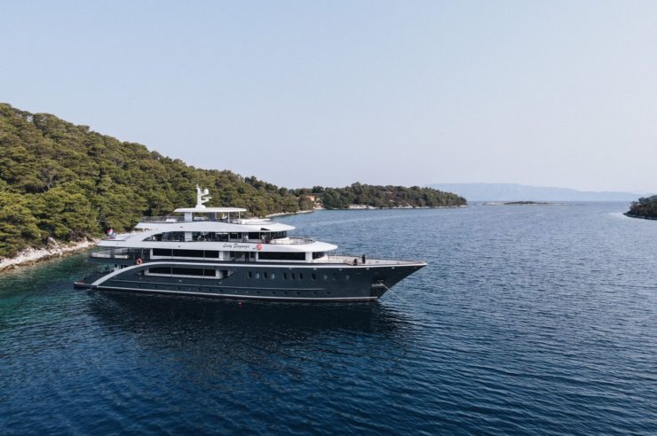 Yacht-charter-M-Y-LADY-ELEGANZA_1