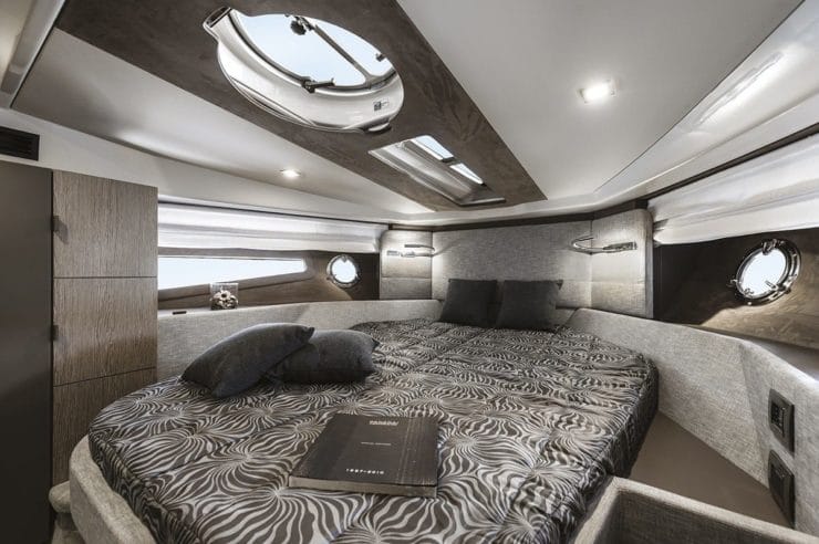 Yacht-charter-M-Y-CRANCHI-44