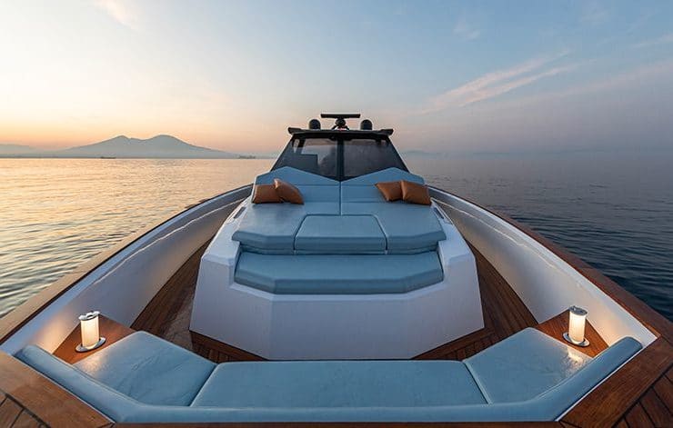 Yacht-charter-M-Y-EVO-R6_