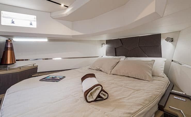 Yacht-charter-M-Y-EVO-R6_