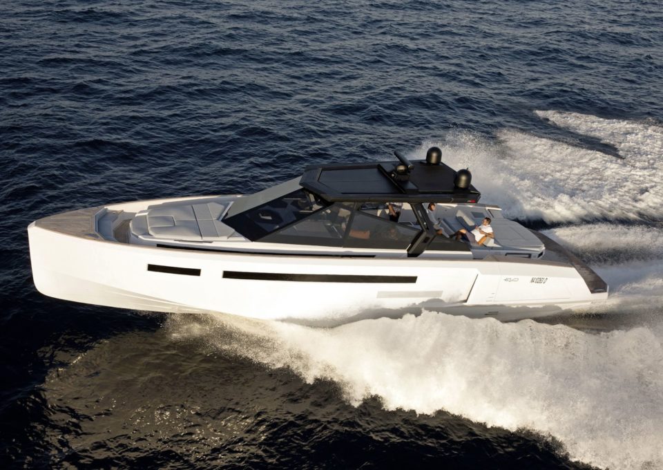 Yacht-charter-M-Y-EVO-R6