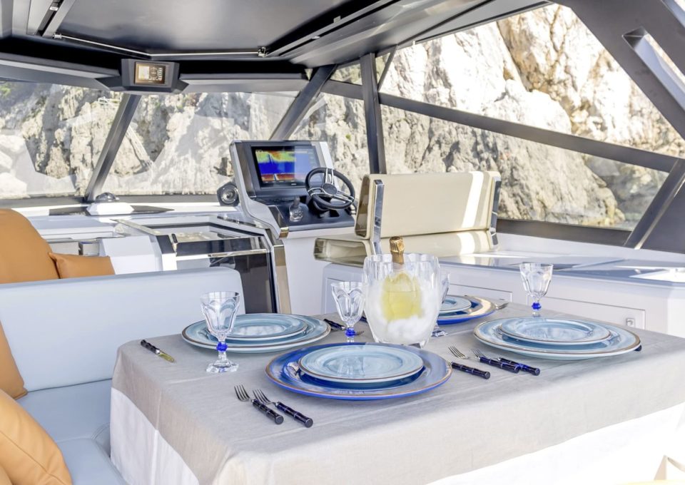 Yacht-charter-M-Y-EVO-R6