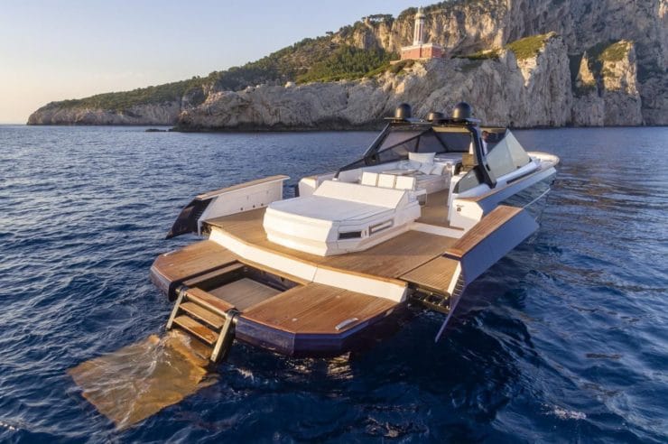 Yacht-charter-M-Y-EVO-R6_