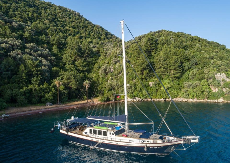 Yacht-charter-S-Y-VIVA-SHIRA