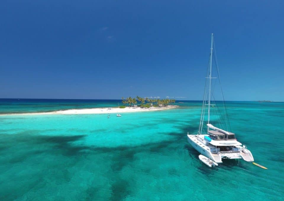 Yacht-charter-s-y-catamaran-tiger-lily_8