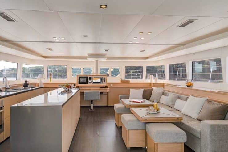 Yacht-charter-s-y-catamaran-tiger-lily_8