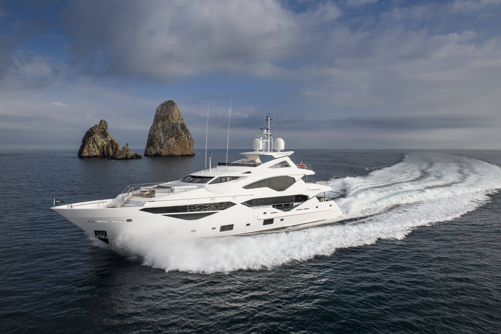 Location-Yacht-Charter-M-Y-BERCO-VOYAGER