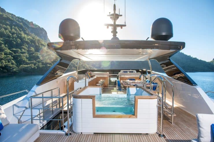 Location-Yacht-charter-M-Y-MORNINGSTAR