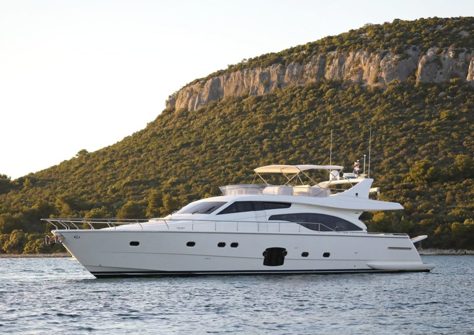 Yacht-charter-M-Y-DOMINIQUE