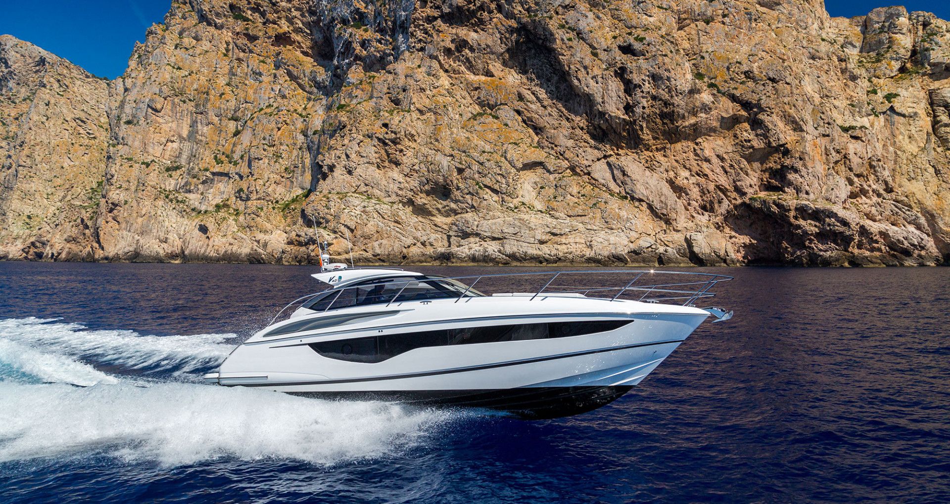 Yacht-charter- PRINCESS V40