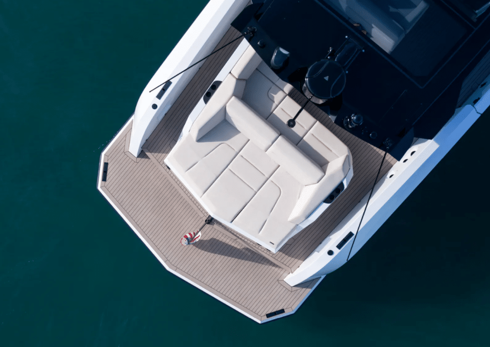 Yacht-charter- Vanquish 45 OPEN