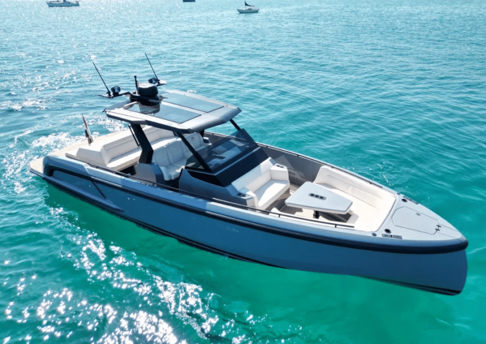 Yacht-charter- Vanquish VQ40 Sports Line-_2