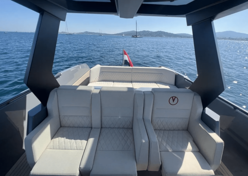 Yacht-charter- Vanquish VQ40 Sports Line-_2