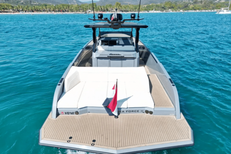 Yacht-charter- Vanquish VQ40 Sports Line-_2