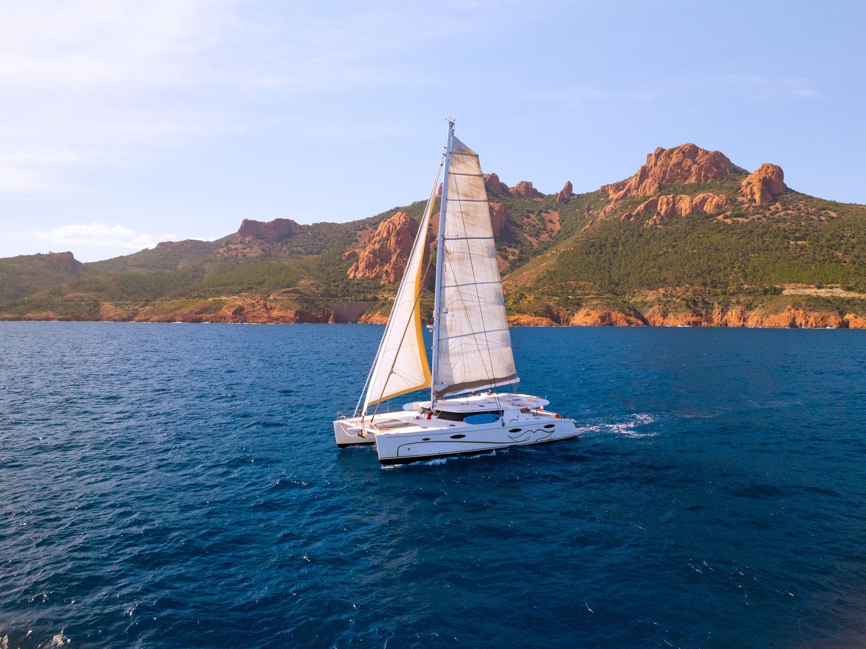 location-journee-maxi-catamaran-s-y-galathea-65