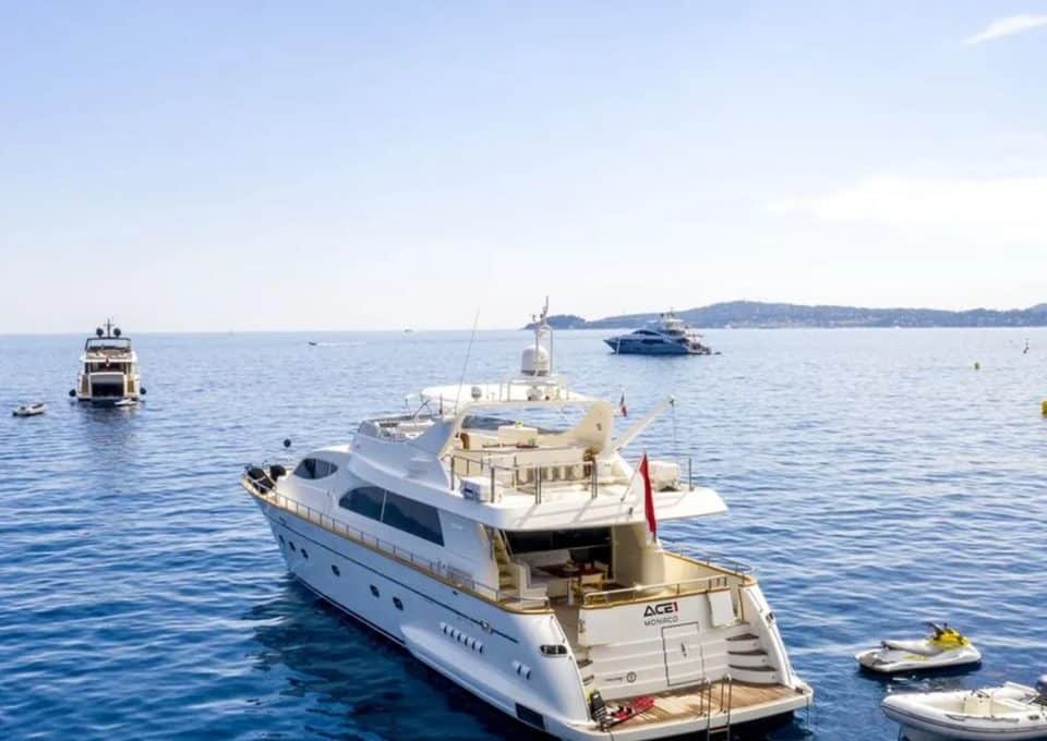 location-yacht-journee-m-y-falcon-86