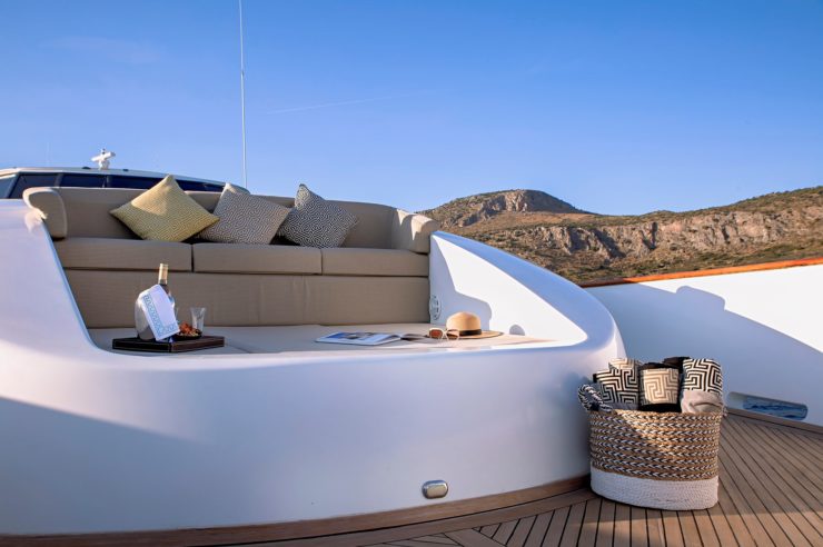 location-yacht-charter-MY-aquila-Greece