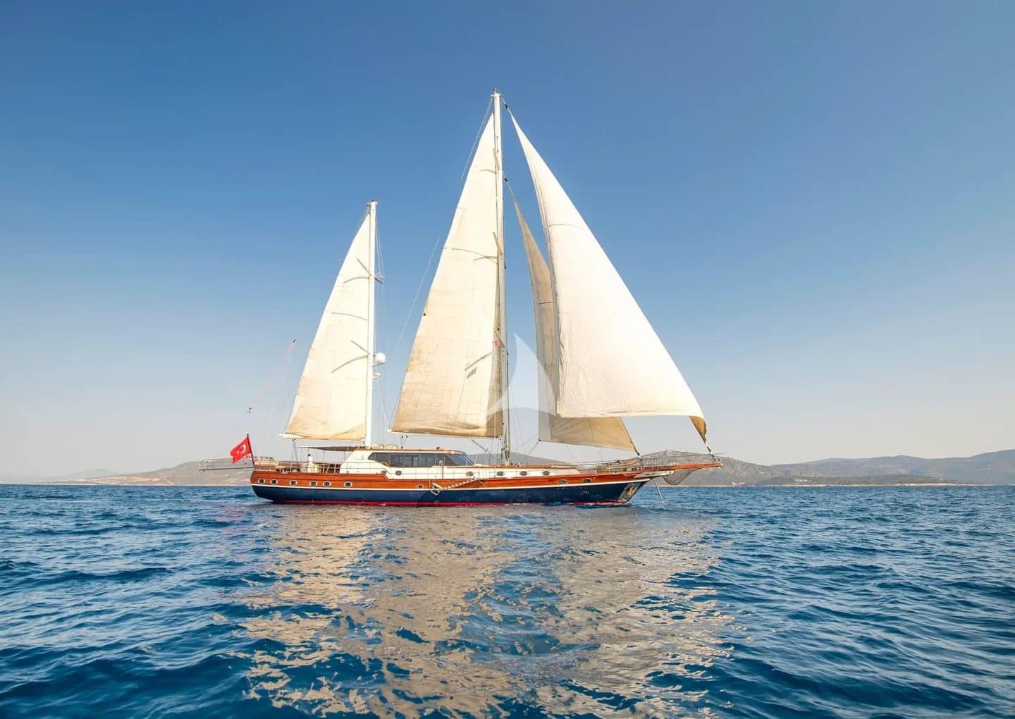 S/Y DRAGONFLY | Arthaud Yachting