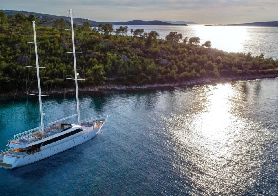 Yacht-Charter-M-S-Aurum-Sky