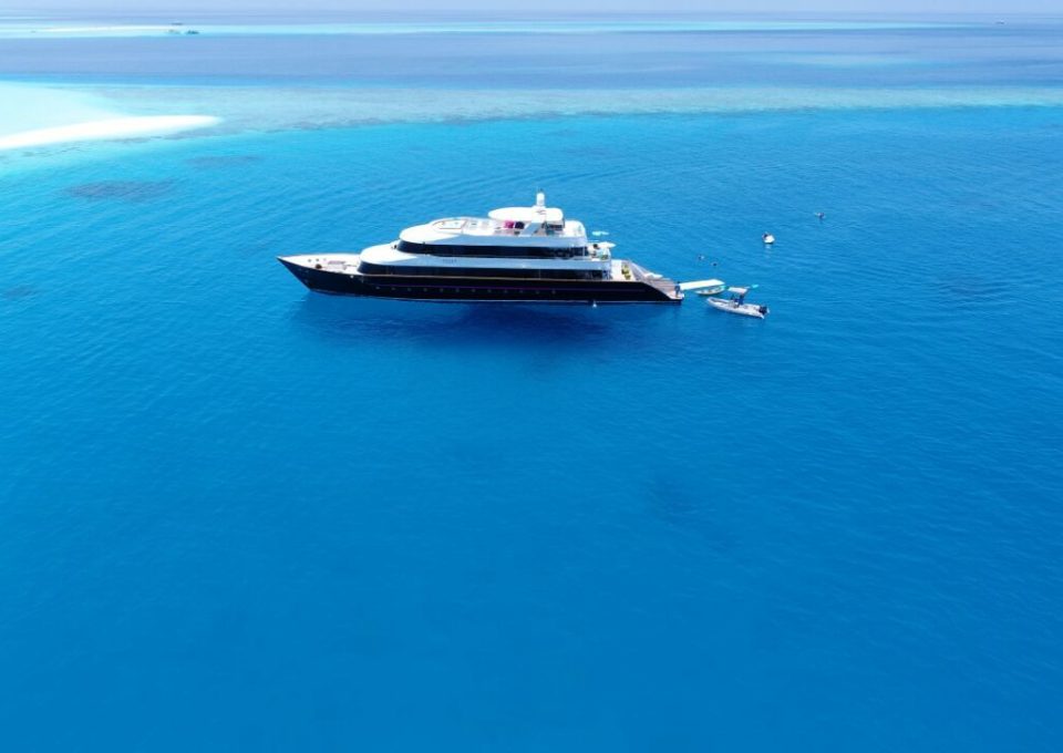 location-yacht-charter-MY-azalea