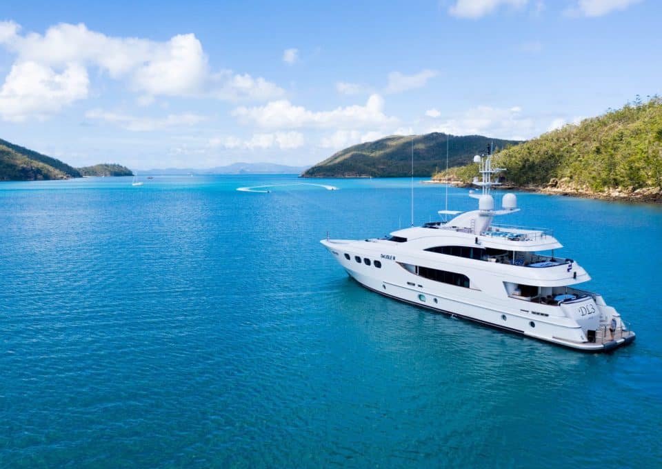 location-yacht-charter-MY-de-lisle-III-3