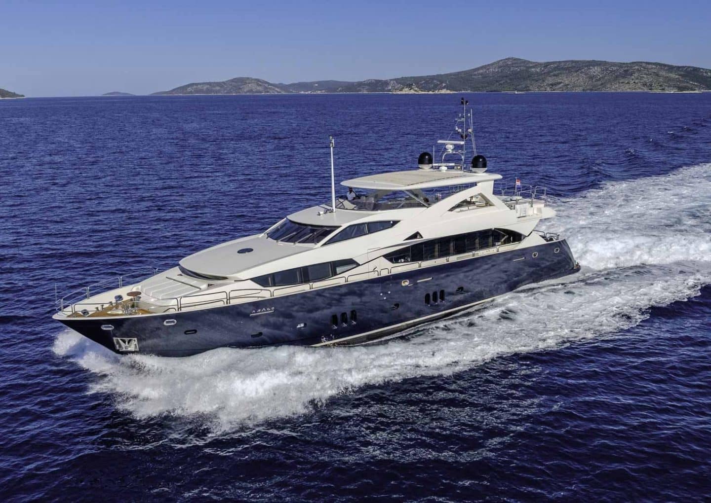 location-motor-yacht-charter-ARAGO