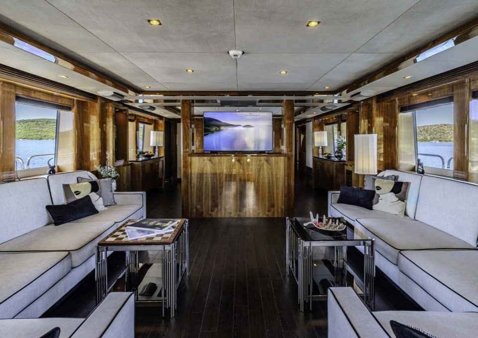 location-motor-yacht-charter-ARAGO