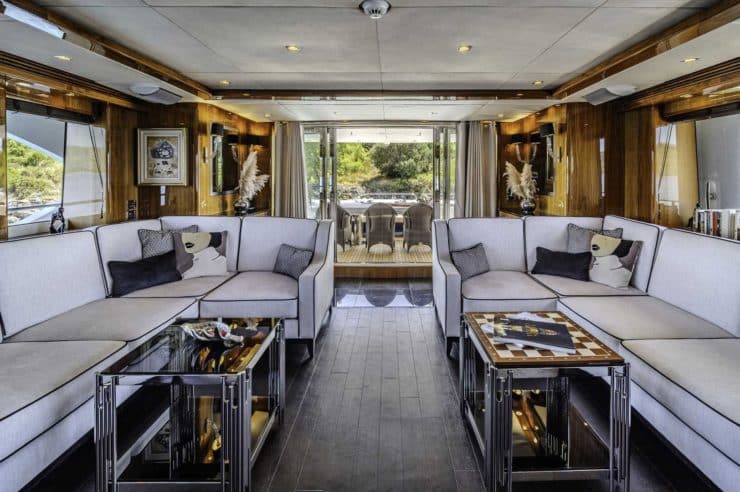 location-motor-yacht-charter-ARAGO