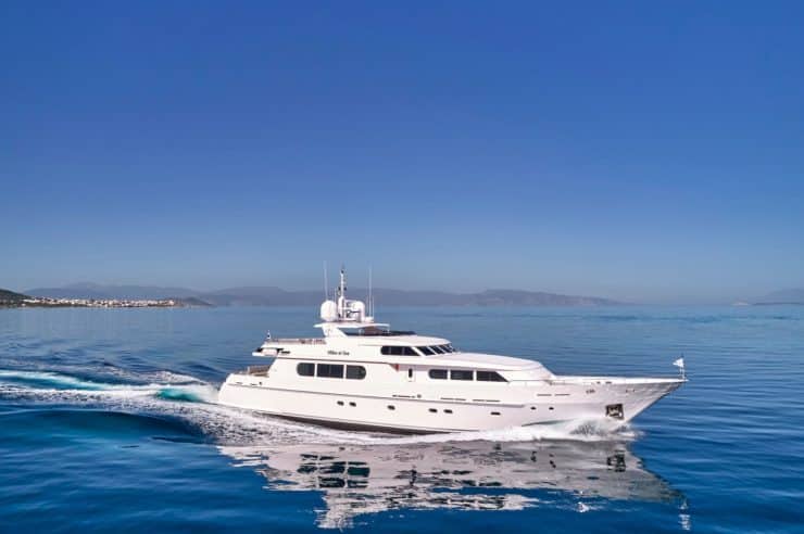 location-motor-yacht-charter-MILOSATSEA